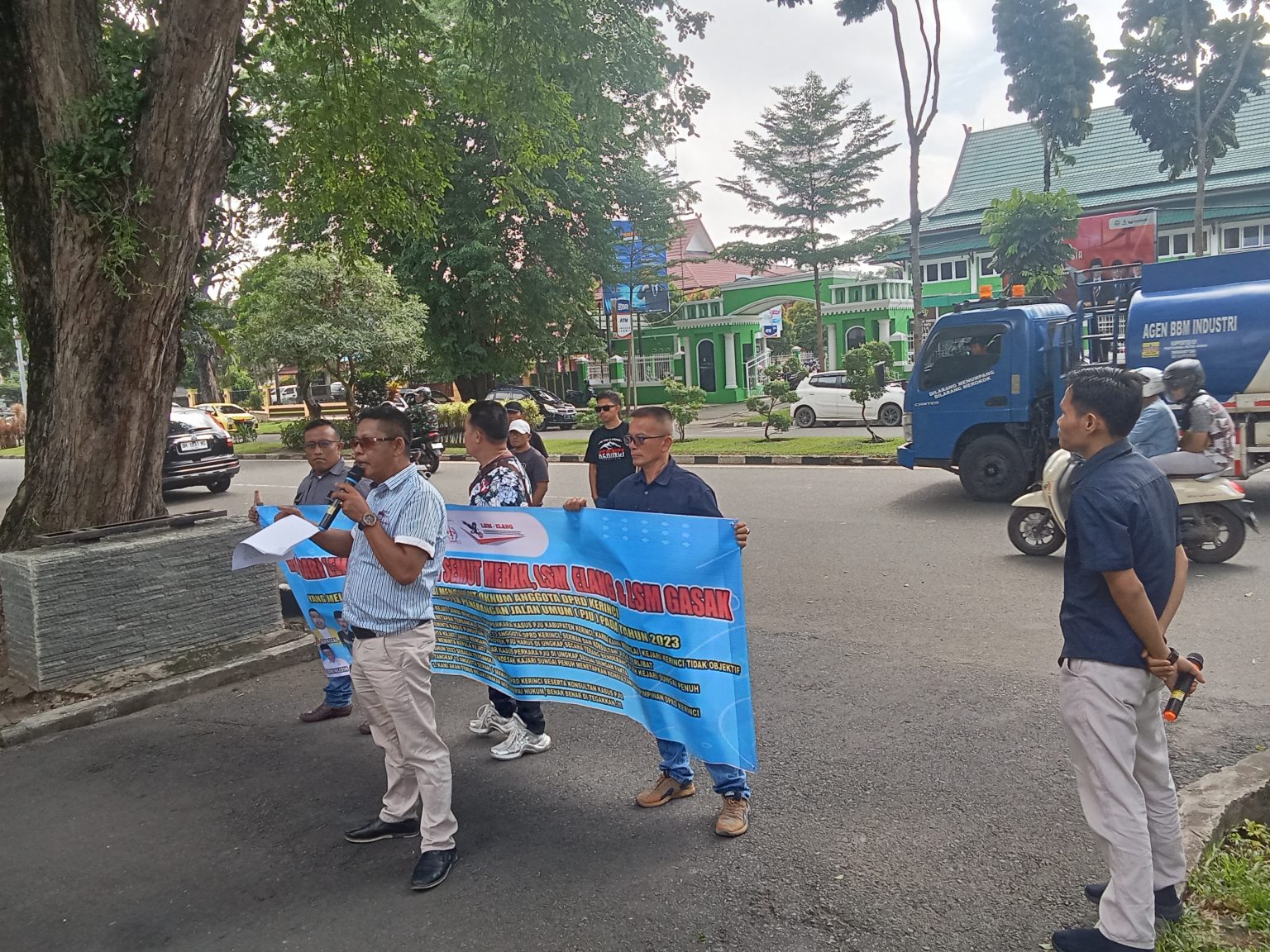 Isi Tuntutan Massa Depan Kantor Kejati Jambi: Desak Kasus Proyek PJU Dishub Kerinci Diambil Alih, Tangkap Anggota Dewan hingga Konsultan