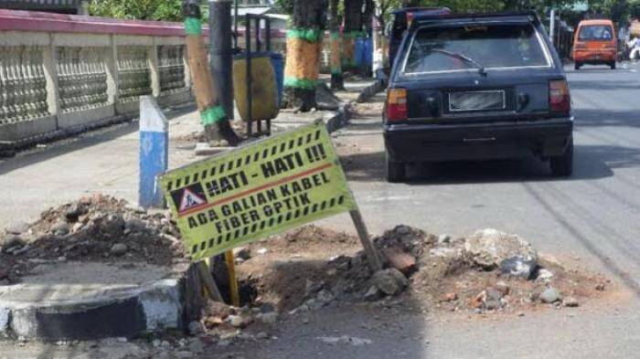 Izin Galian Fiber Optik Jalan Tungkal-Jambi Dipertanyakan
