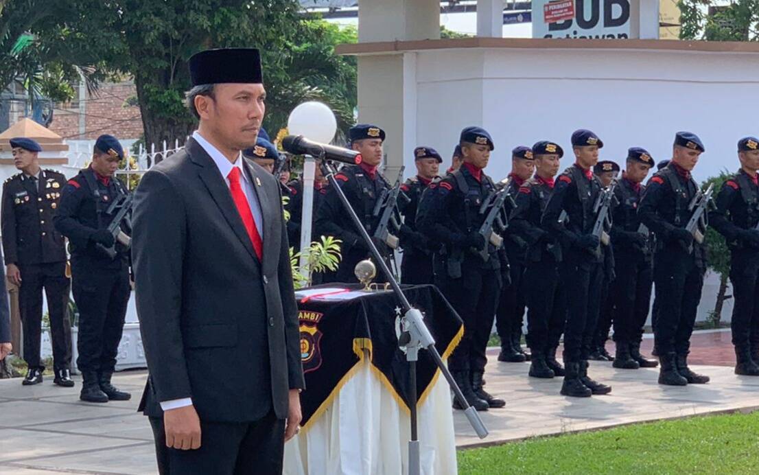 Jadi Irup Upacara Ziarah, Edi Purwanto Tabur Bunga di Taman Makam Pahlawan