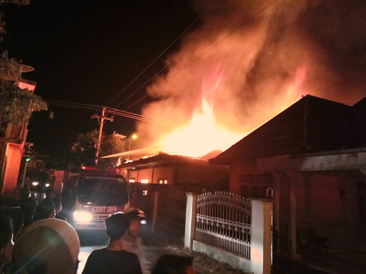 Jago Merah Ngamuk, Satu Unit Rumah Di Kumun Mudik, Ludes