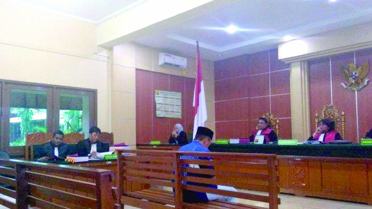 Jaksa Tuntut, Hendri Sastra 3 Tahun Penjara