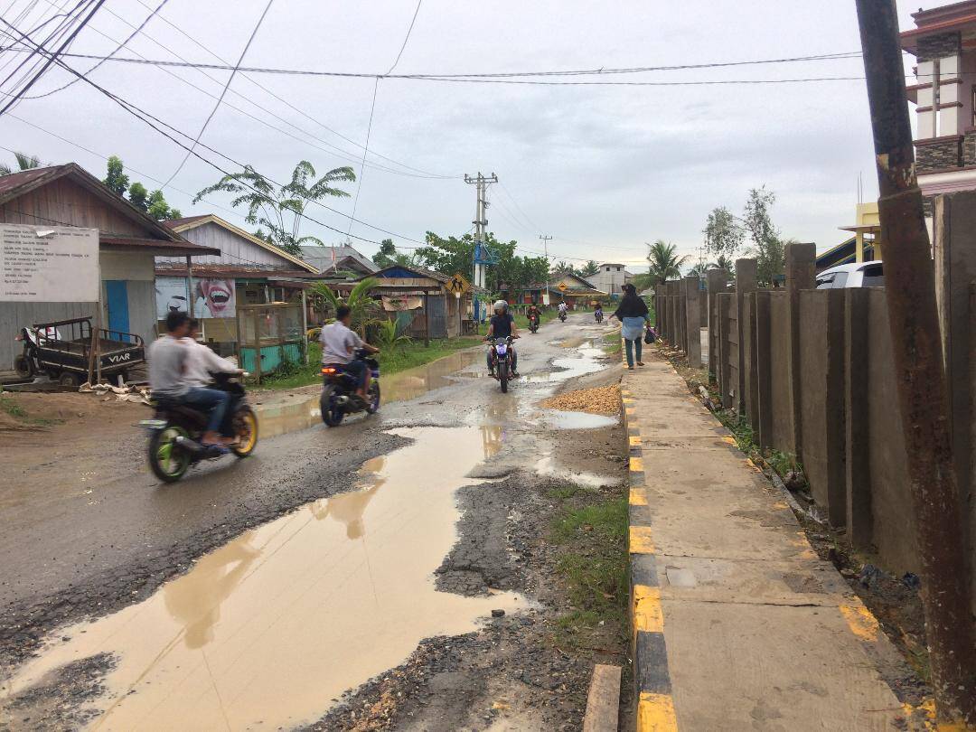 Jalan Bangkinang Ujung Rusak Parah