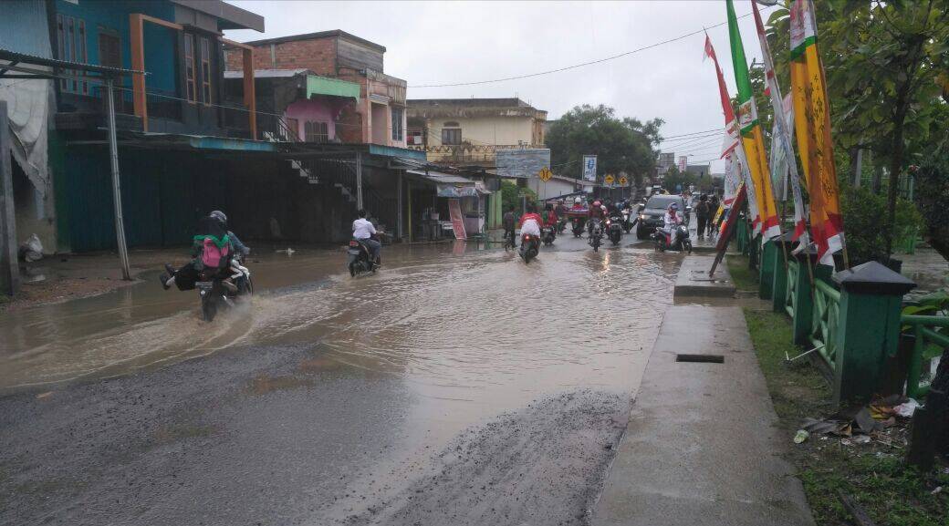 Jalan Dalam Kota Belum Bebas Dari Genangan Air Hujan