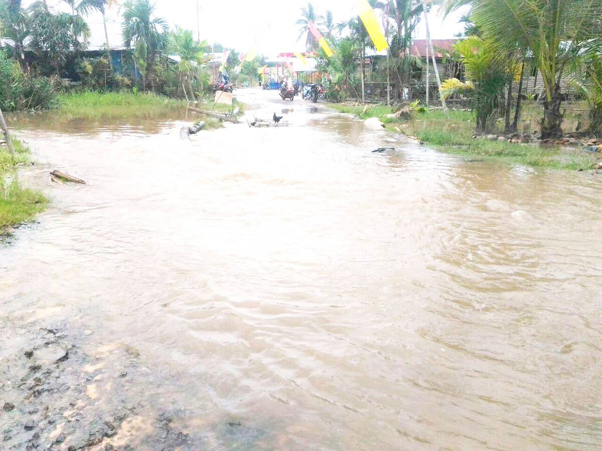 Jalan Kuala Indah Rusak Parah