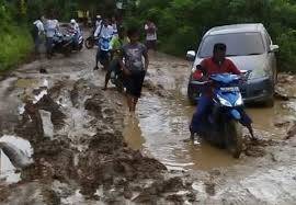 Jalan Kumpe Seperti Kubangan Kerbau