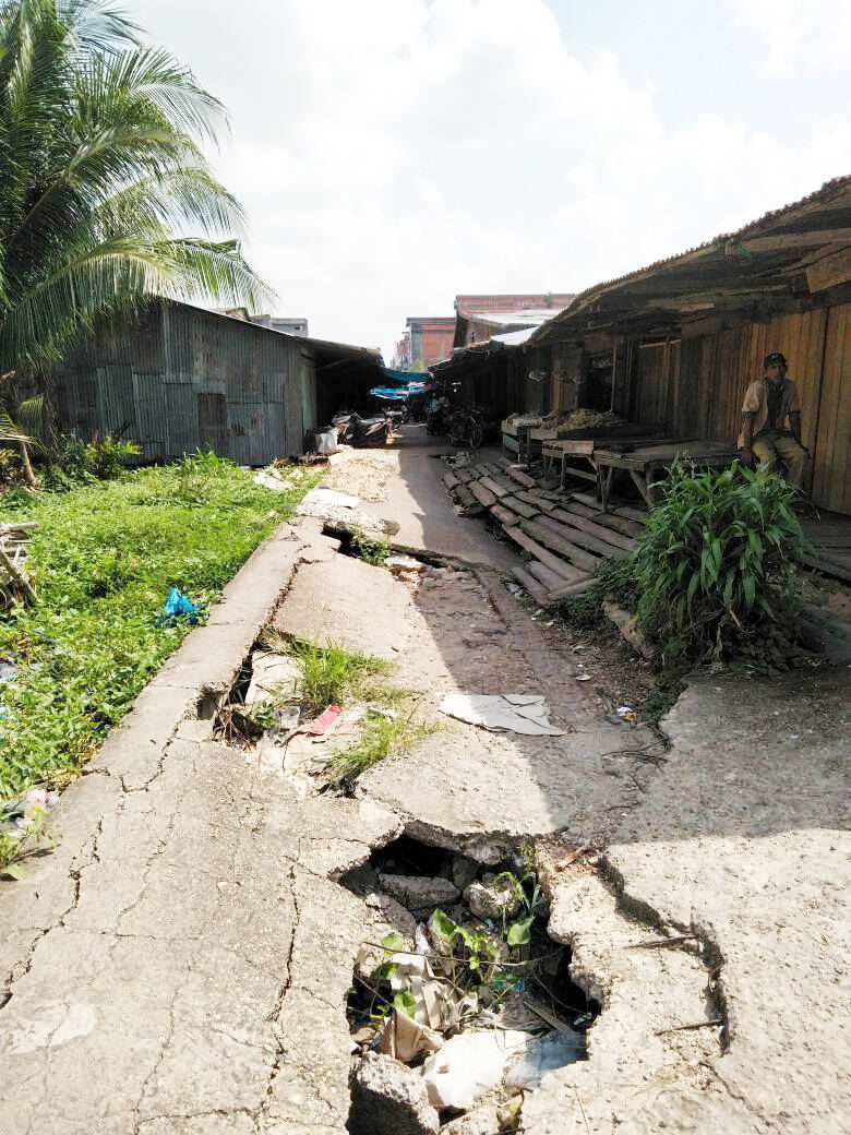 Jalan Pasar Tanggo Rajo Amblas