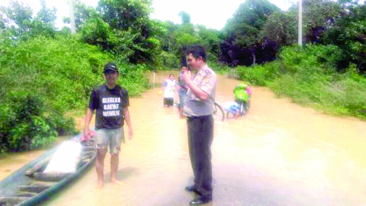 Jalan Penghubung Dua Desa di Tebo Putus