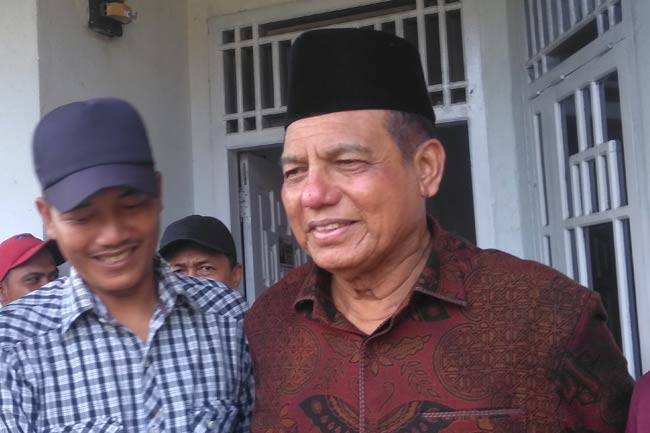 Jalan Tak Kunjung Diperbaiki, Warga Rindu Cara Kerja Usman Ermulan
