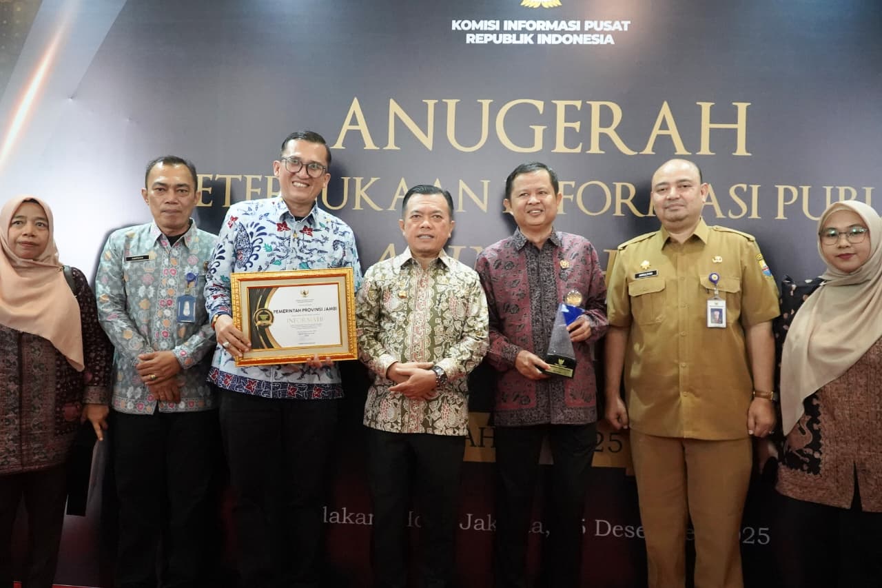 Jambi Raih Anugerah Keterbukaan Informasi Publik 2025