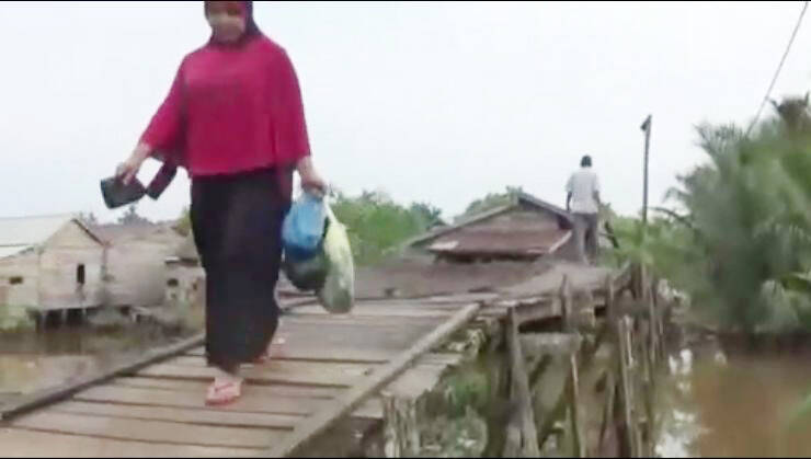 Jembatan Kayu Pasat Senin Luput Dari Perhatian