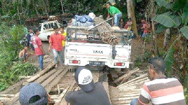 Jembatan Patok 100 Kembali Macet