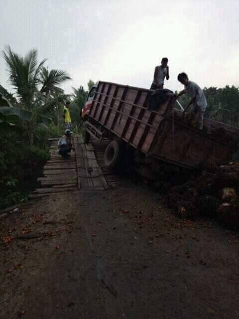 Jembatan Patok Seratus Kembali Amblas