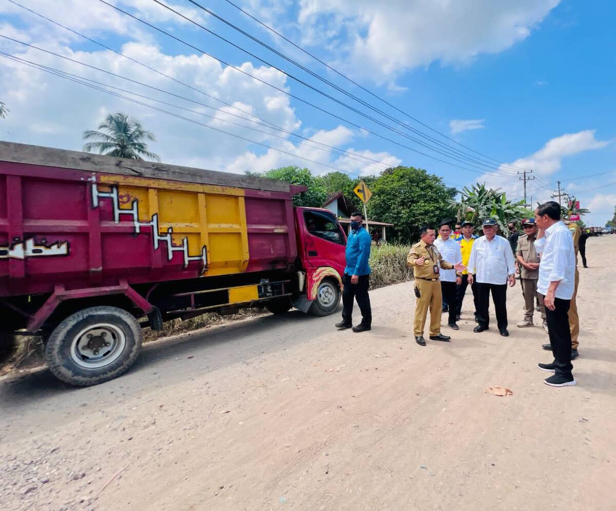 Jokowi Ambil Alih Kondisi Jalan di Provinsi Jambi