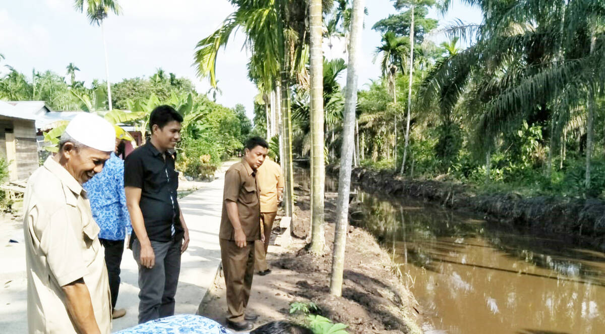 Kabid SDA Dinas PUPR Tinjau Pekerjaan Rehab Jaringan Irigasi