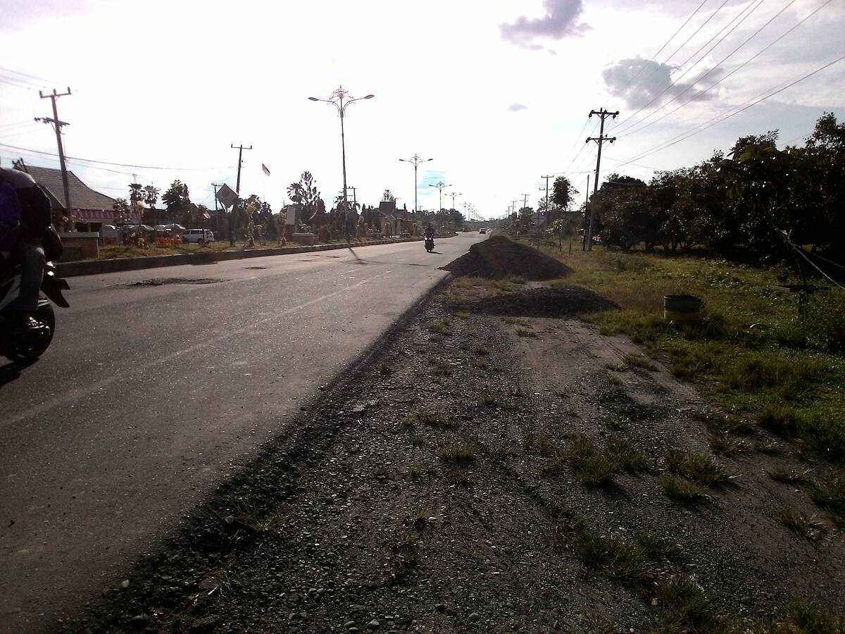 Kadis PU Klaim, Tumpukan Batu Dipinggir Jalan Lintas Tebo Proyek Pemerintah Pusat