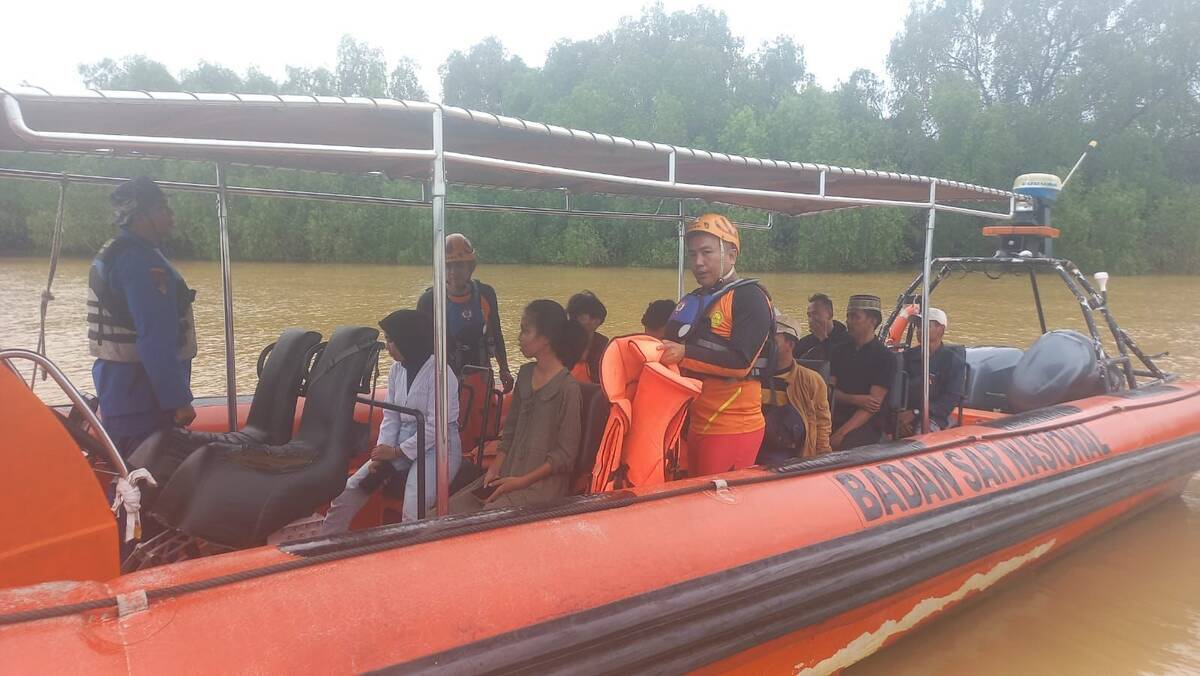 Kapal Angkut 11 Penumpang Menuju Pulau Berhala Mati Mesin di Perairan Ujung Jabung
