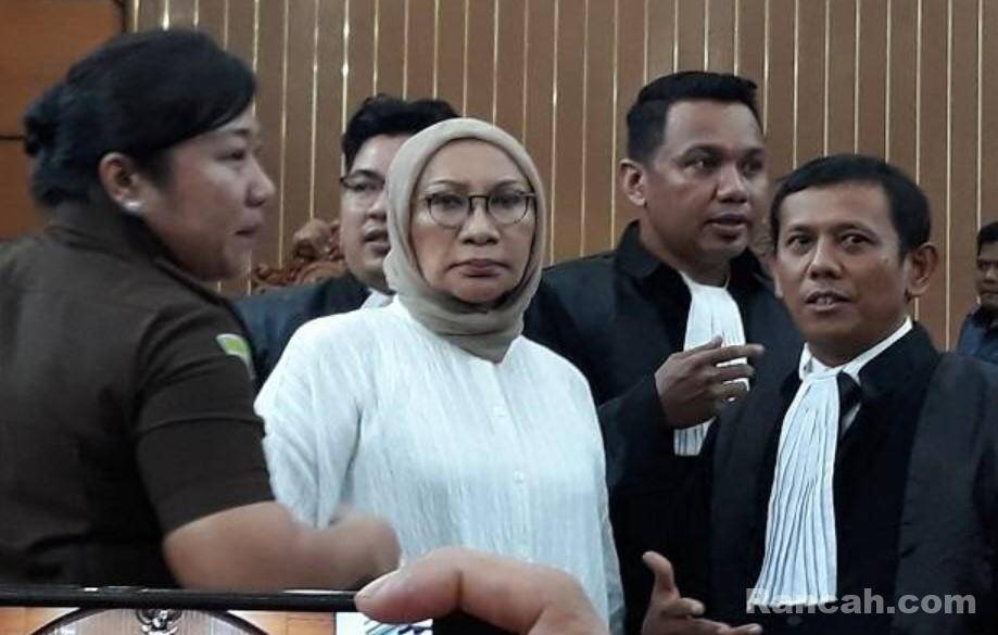 Kapolda Jambi Makan Bersama Para Tahanan Rutan Polda