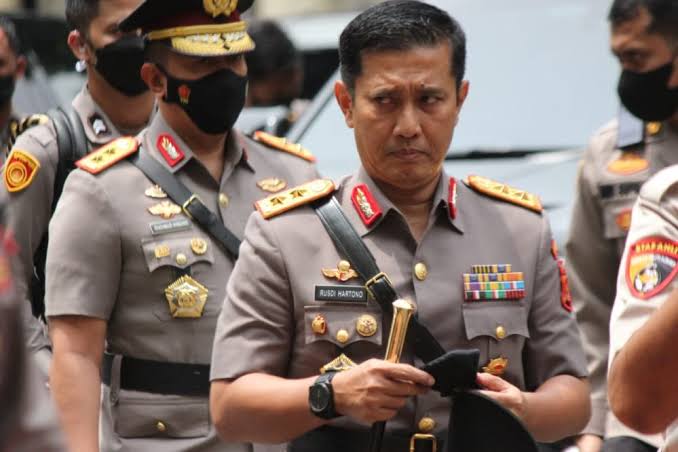 Kapolri Beri Tugas Kapolda Jambi yang Baru Kembalikan Kepercayaan Publik
