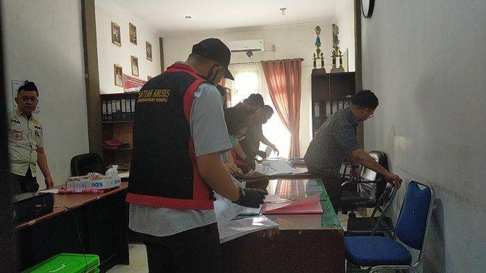 Kejaksaan Geledah Ruangan Kasubbag Program Satpol PP Merangin