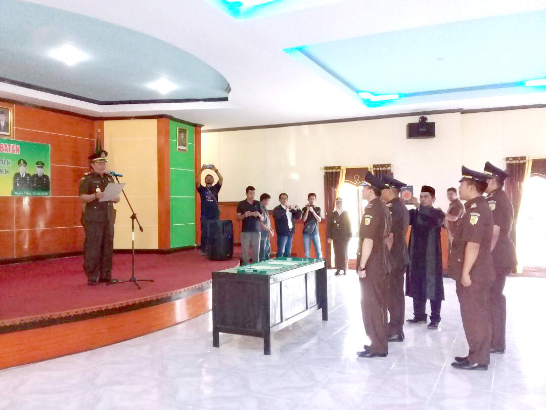 Kejari Tebo Lantik Kasi Pidsus dan Kasi Pidum