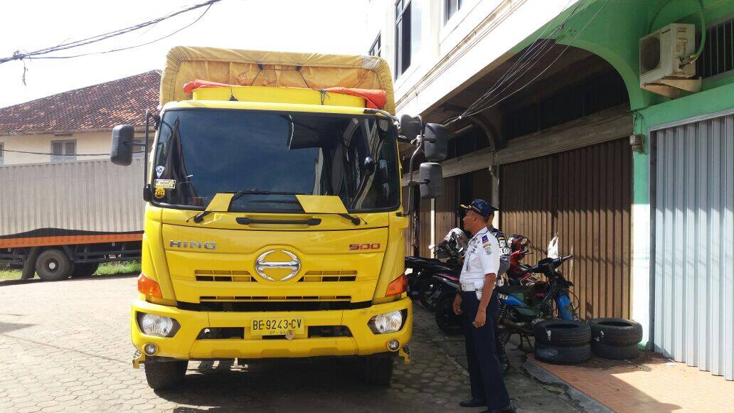 Kendaraan Bertonase Tinggi Leluasa Bongkar Muat Dikawasan Kota