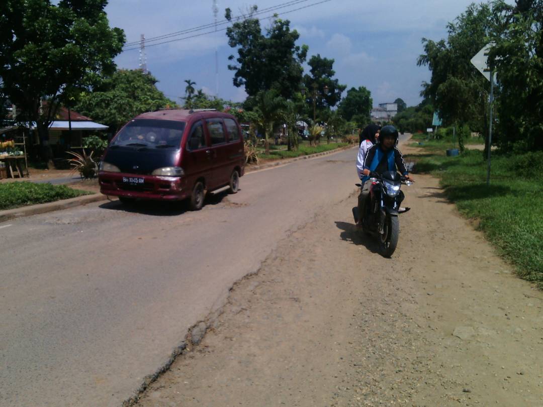 Kerusakan Jalan Dalam Kota Mulai Menjalar