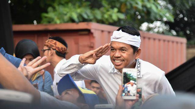 Kesederhanaan Kang Dedi Meski Disebut Pesaing Berat Ridwan Kamil