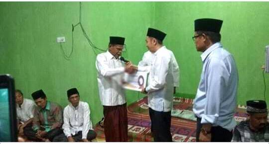 Ketua DPRD Fikar Azami Serahkan Bantuan Mussahalla Jabar Nur Desa koto Duo
