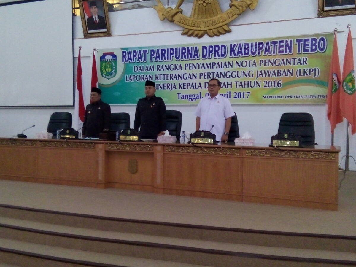 Ketua DPRD Pimpin Sidang Paripurna LKPJ TA.2016