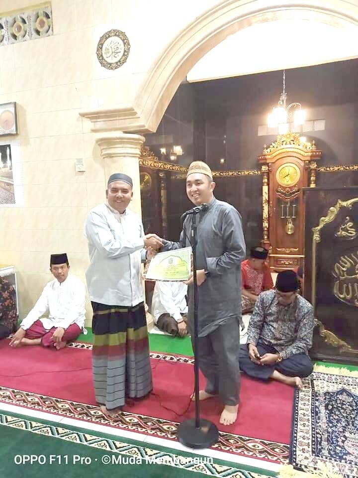 Ketua DPRD Serahkan Bantuan Pemkot Bagi Pembangunan Mesjid Nurul Iman