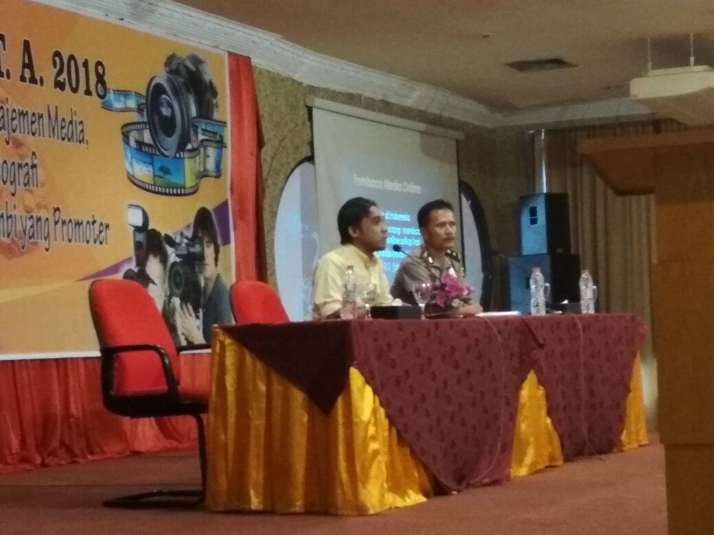 Ketua IWO Jambi Beri Pelatihan Bagi Personil Humas se Polda Jambi