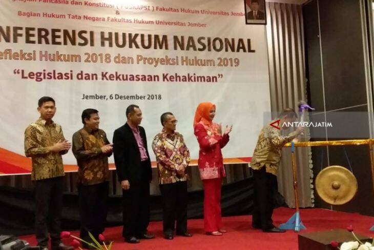 Ketua MK Hadiri Konferensi Hukum Nasional
