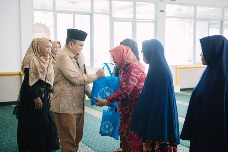 Ketua PAN Kota Jambi Isi Kebaikan Bersama Warga Simpang Tiga Sipin