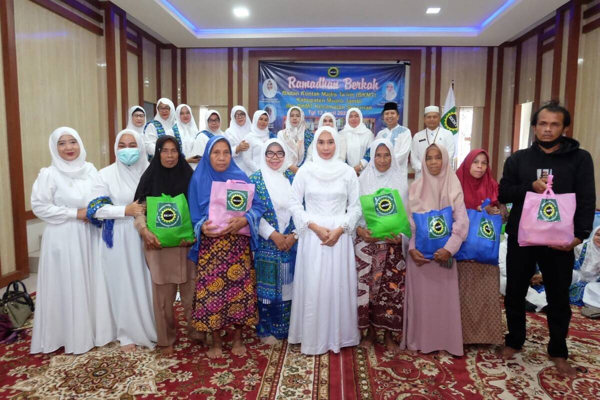 Ketua TP PKK Kabupaten Muaro Jambi Faradilah Zahara Bachyuni Berbagi Keberkahan