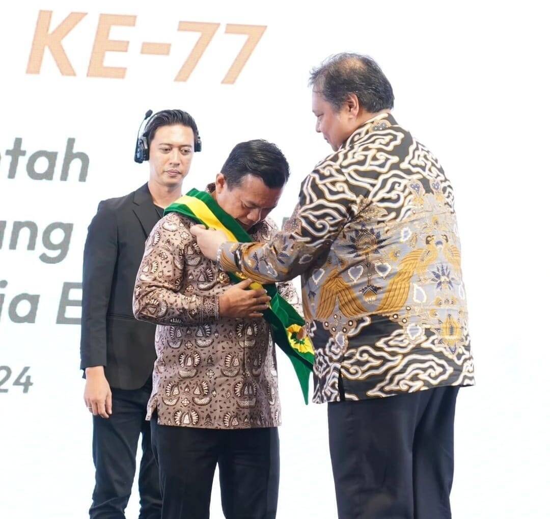 Ketua Umum Golkar Beri Penghargaan Bintang untuk Al Haris