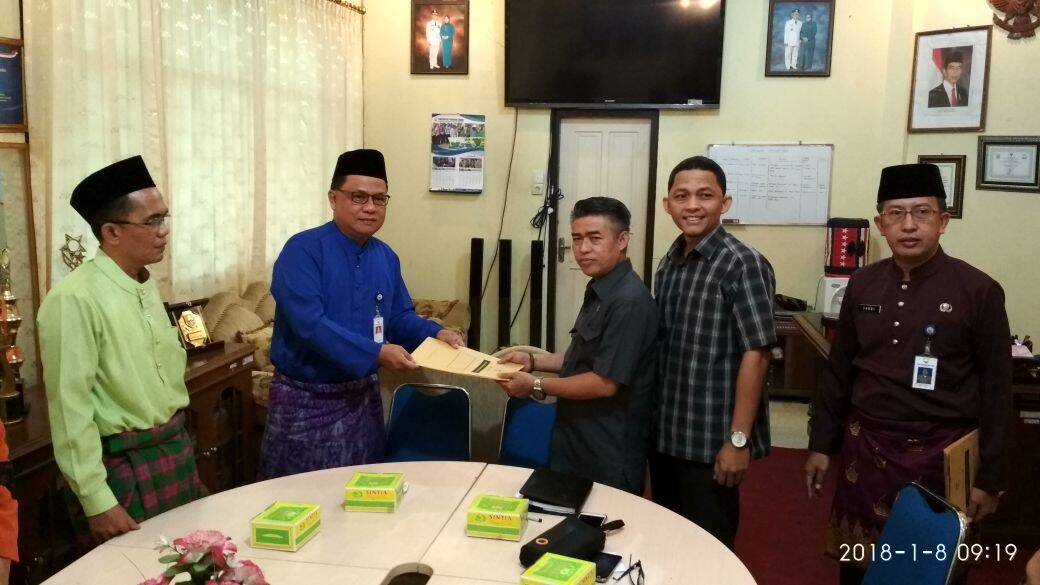 Kominfo Serahkan SK Perpanjangan Masa Bakti Komisioner