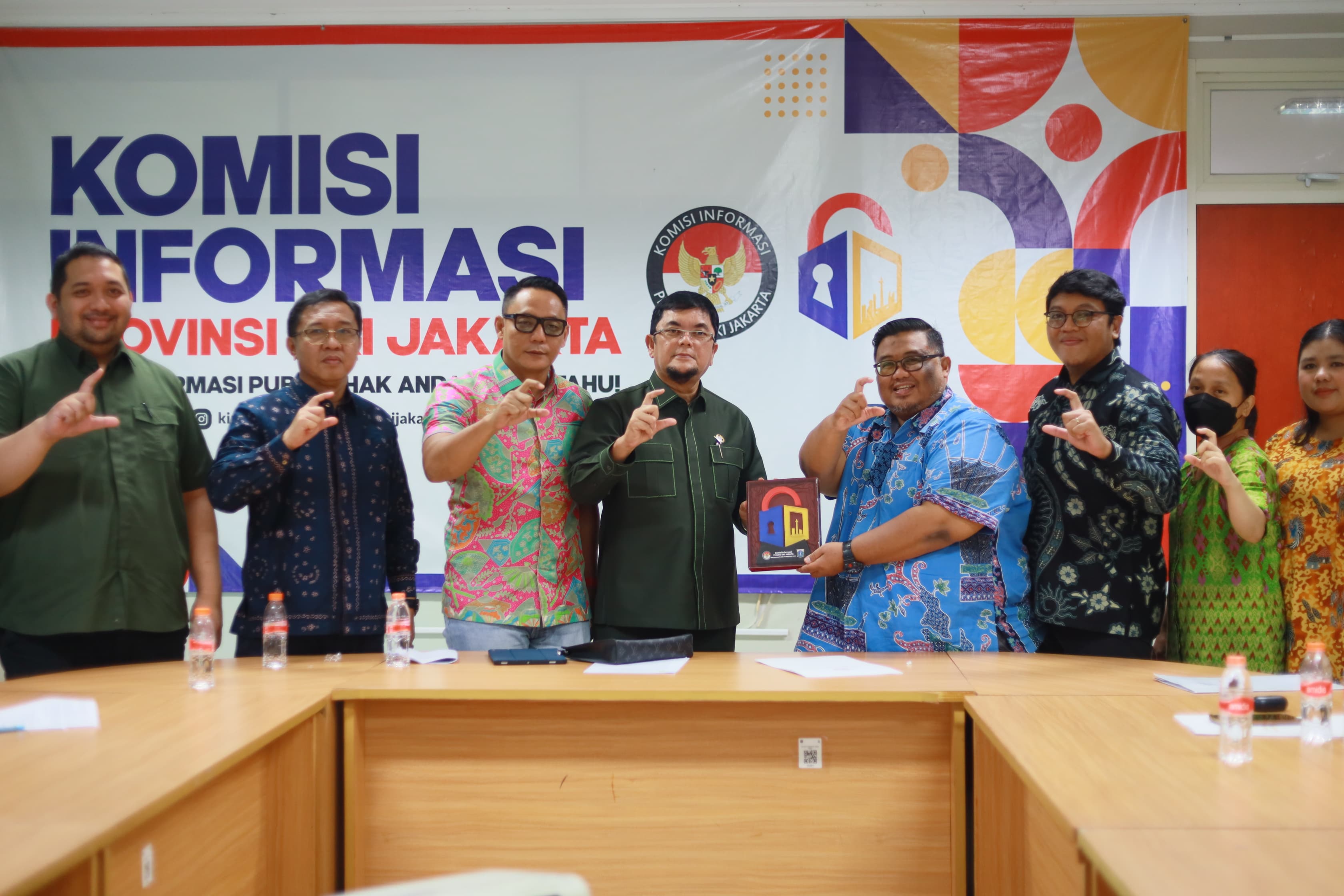 Komisi I DPRD Pelajari Cara Negara Hadir dalam Keterbukaan Informasi