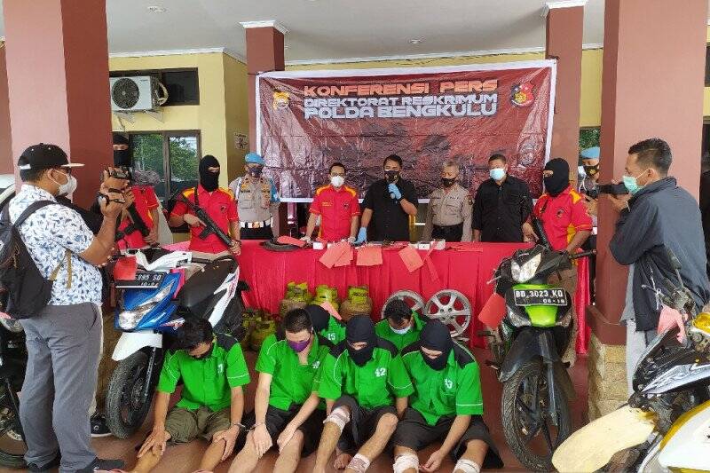 Komplotan Begal Bermodus Satgas