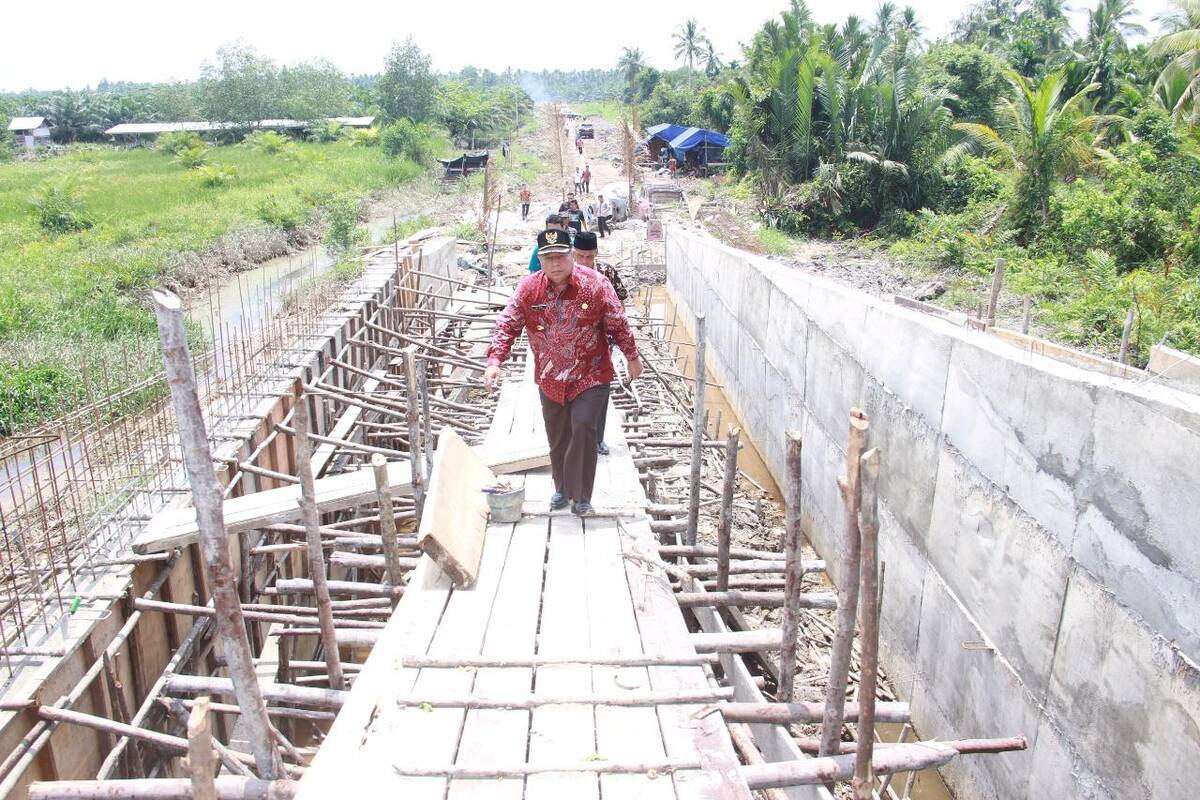 Kontraktor Didesak Tuntaskan Pekerjaan Jembatan Parit Tagik
