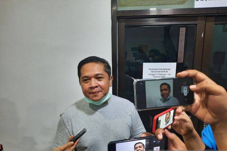 Kontraktor Ini Serahkan Rp200 Juta ke Apif Firmansyah