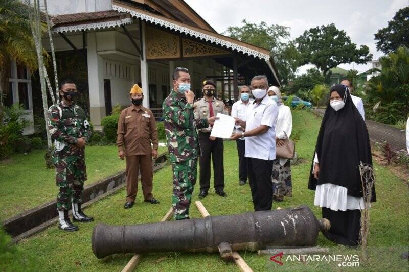 Korem Gapu Hibahkan Meriam Peninggalan Kolonial Belanda