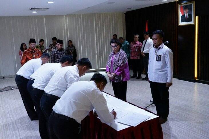 KPK Lantik 18 Penyidik Dan Tujuh JPU Baru
