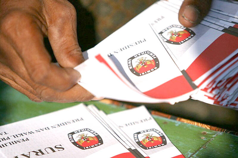 KPU Kerinci, Mulai Sortir dan Lipat Surat Suara