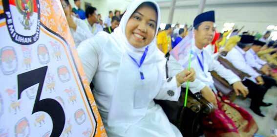 KPU Tetapkan Masnah-Bambang Pemenang Pemilu