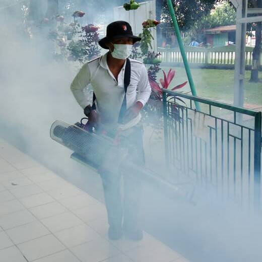Langkah Preventif DBD, Yonif R 142/KJ Lakukan Fogging
