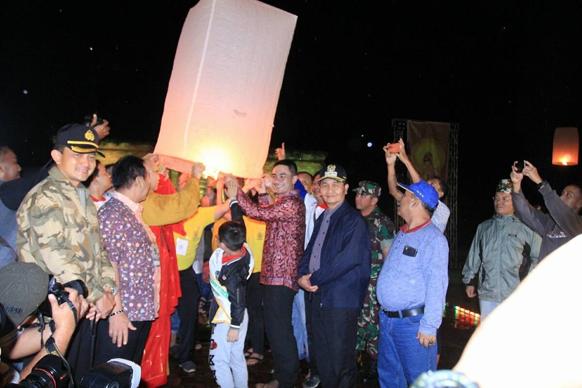 Lepas Lampion Waisak, Zola Sebut Ini Lambang Kedamaian Yang Baik
