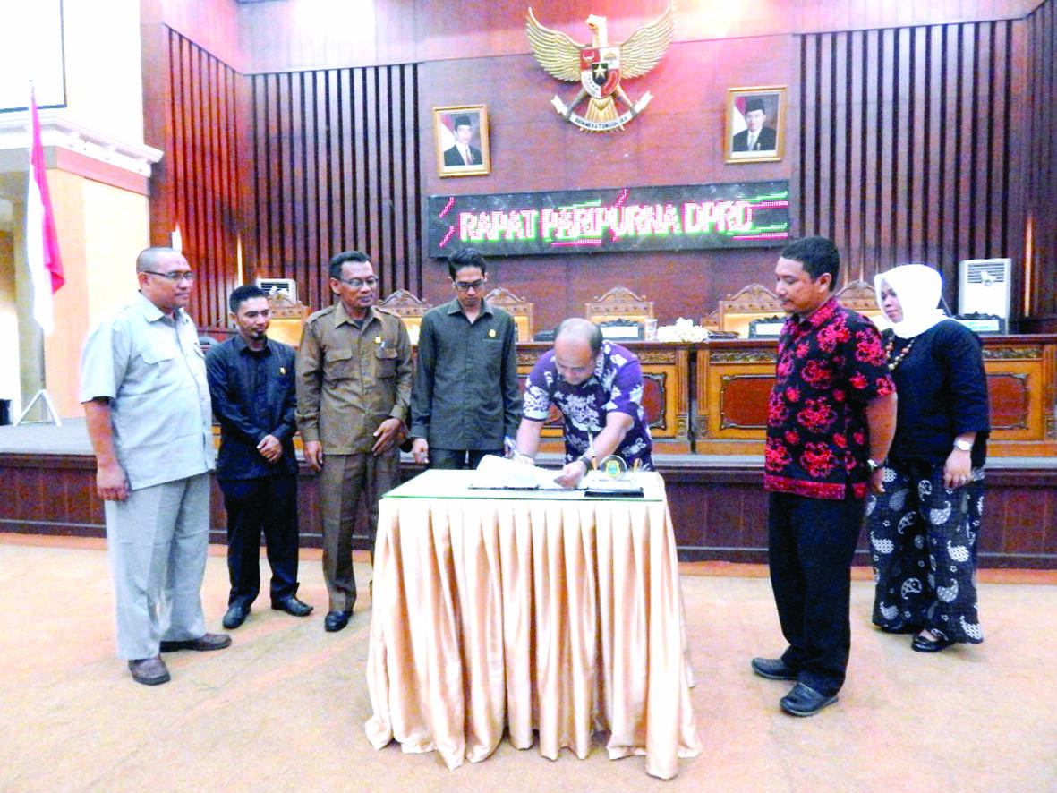 Lima Fraksi Setuju 12 Ranperda menjadi Perda