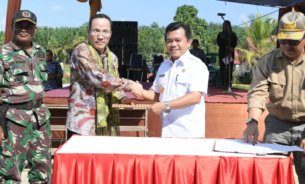 Lima Jembatan Sumbangan Diserahkan ke Bupati