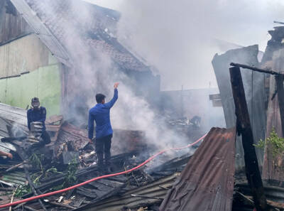 Lima Rumah Asrama TNI Terbakar