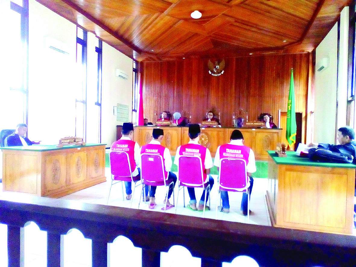 Lima Terdakwa Pembakaran Polsek Tabir Dituntut Tiga Tahun Penjara